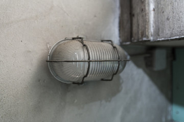 Ovale Kellerlampe