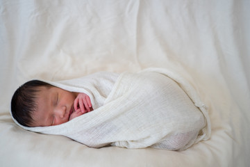 包まれた赤ちゃん