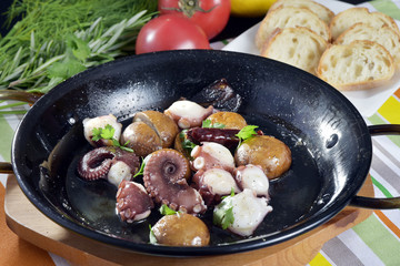 タコのアヒージョ