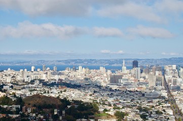 Fototapeta premium Beautiful aerial view from the San Francisco Twin Peaks overlooking the city's scenic skyline with numerous buildings and landmarks in the background - California, USA