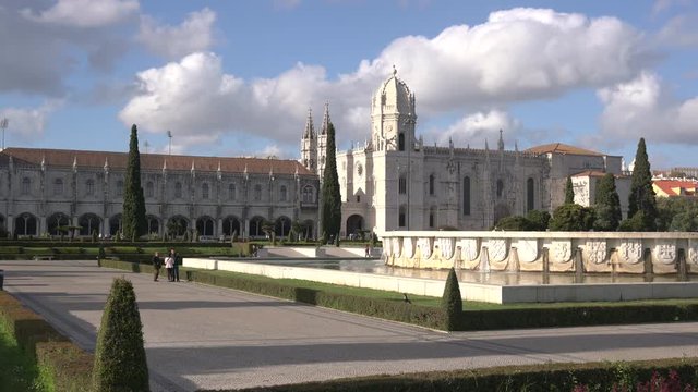 Empire Square with the Jer&radic;&ge;nimos Monastery