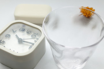 石鹸　ガラスコップ　歯ブラシ