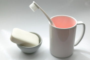 歯ブラシとカップ
