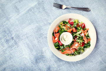Vegetable salad with salmon