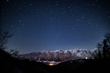 月光の白馬星空