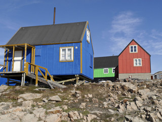 Fototapeta na wymiar colored houses in itoqqortoomiit in east greenland