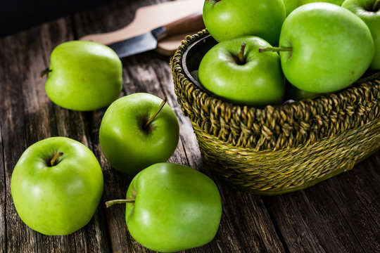 Fresh green apples on wooden background
