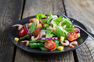 Vegetable salad with shrimps