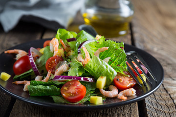 Vegetable salad with shrimps