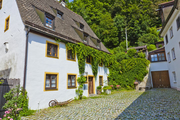 Fototapeta na wymiar Romantische Gassen in Landsberg am Lech 