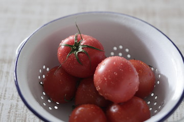 琺瑯　ホーロー　コランダー　トマト