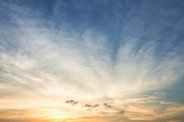 Naklejka premium blue sky background with evening