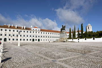 Palais de Vila Viçosa et statue équestre du roi João IV