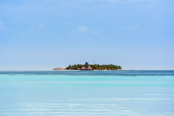 Obraz premium View of the tropical island of the Caribbean Sea, Maldives. Copy space for text.