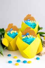 Obraz premium Easter cupcakes with blue cream