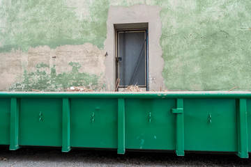 Obraz na płótnie Canvas Bauschutt im Container