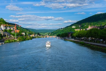 Boot auf Heidelberger Neckar - obrazy, fototapety, plakaty