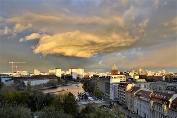 Berlin - Gewitterwolke - Historischer Hafen