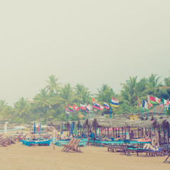 Obraz premium Flags of different countries on the beach in Hikkaduwa.
