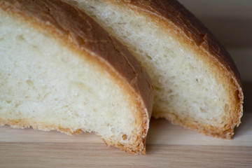 Нарезанные кусочки хлеба