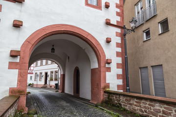 Obraz premium Ancient city Selingenstadt, Germany, entrance gate in historical old town