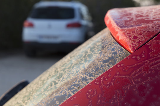 Cristales de coches con escarcha