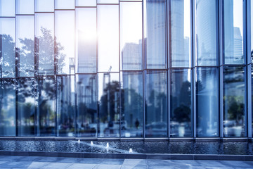 Obraz premium The entrance of the modern Enterprise Building, in the face view of the blue tone.