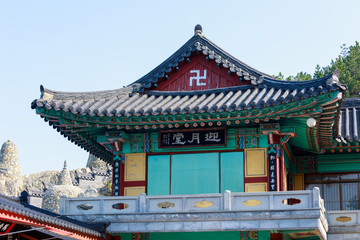 Obraz premium Haedong yonggungsa seaside temple in Busan
