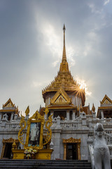 Fototapeta premium Wat Traimit - Temple of the Golden Buddha in China Town Bangkok, Thailand