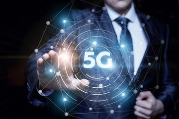 Man clicks on 5G .