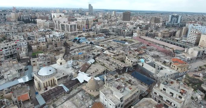 ville de Homs Syrie survol&eacute; par un drone