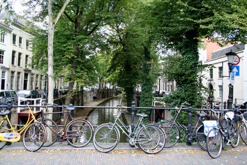 Fototapeta na wymiar bikes parked on a bridge