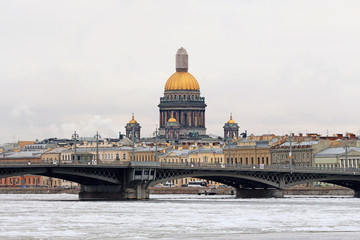 Russia, St. Petersburg, view of the Annunciation Bridge and St. Isaac's Cathedral in winter