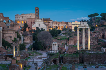 Obraz premium Roman Forum and Colosseum at sunset as seen from the Campidoglio Hill, Rome, Italy.