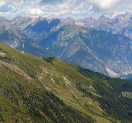 Ausblick auf Bergmassiv