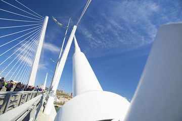 Obraz premium Hi guys go into the sky bridge with piers