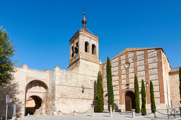 Fototapeta premium The ancient wall of Olmedo. San Miguel gate