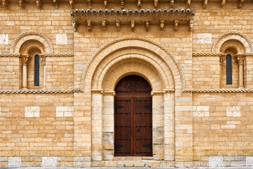 Fototapeta na wymiar Romanesque gate in the church of San Martin in Fromista, in the Road to Santiago