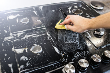 cleaning of a gas cooker from glass ceramics.