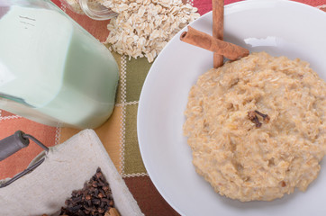 Desayuno saludable, Avena caliente casera con canela y especias