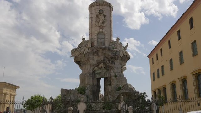 Tilt up of Triunfo de San Rafael monument