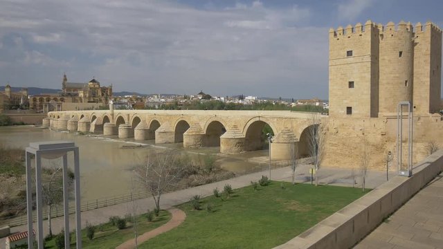 Torre de la Calahorra and Puente Romano
