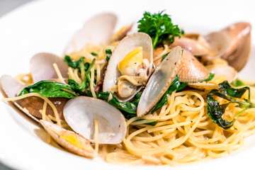  Spaghetti fried clams with chilli sauce