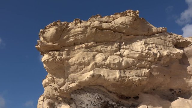 Vulkank&uuml;ste und Felsformationen an der Westk&uuml;ste von Fuerteventura, Vulkaninsel, Kanaren, 4K