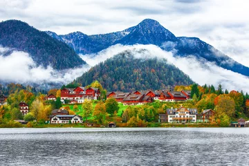 Zelfklevend Fotobehang Idyllic autumn scene in Grundlsee lake in Alps mountains, Austria © pilat666