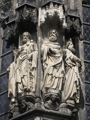 Heiligenstatuen am Aachener Dom
