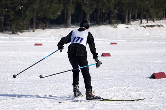 participant of practice on the last day of the competition in the ski championship .