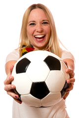 Junge Frau mit Fußball