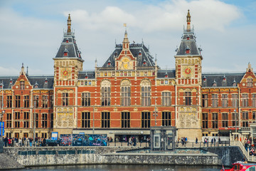 Fototapeta premium Main train station building exterior Amsterdam Central station (Amsterdam Centraal)
