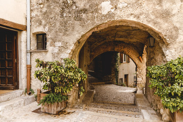 Fototapeta na wymiar arch and ancient grungy buildings at old town, Sainte Agnes, France